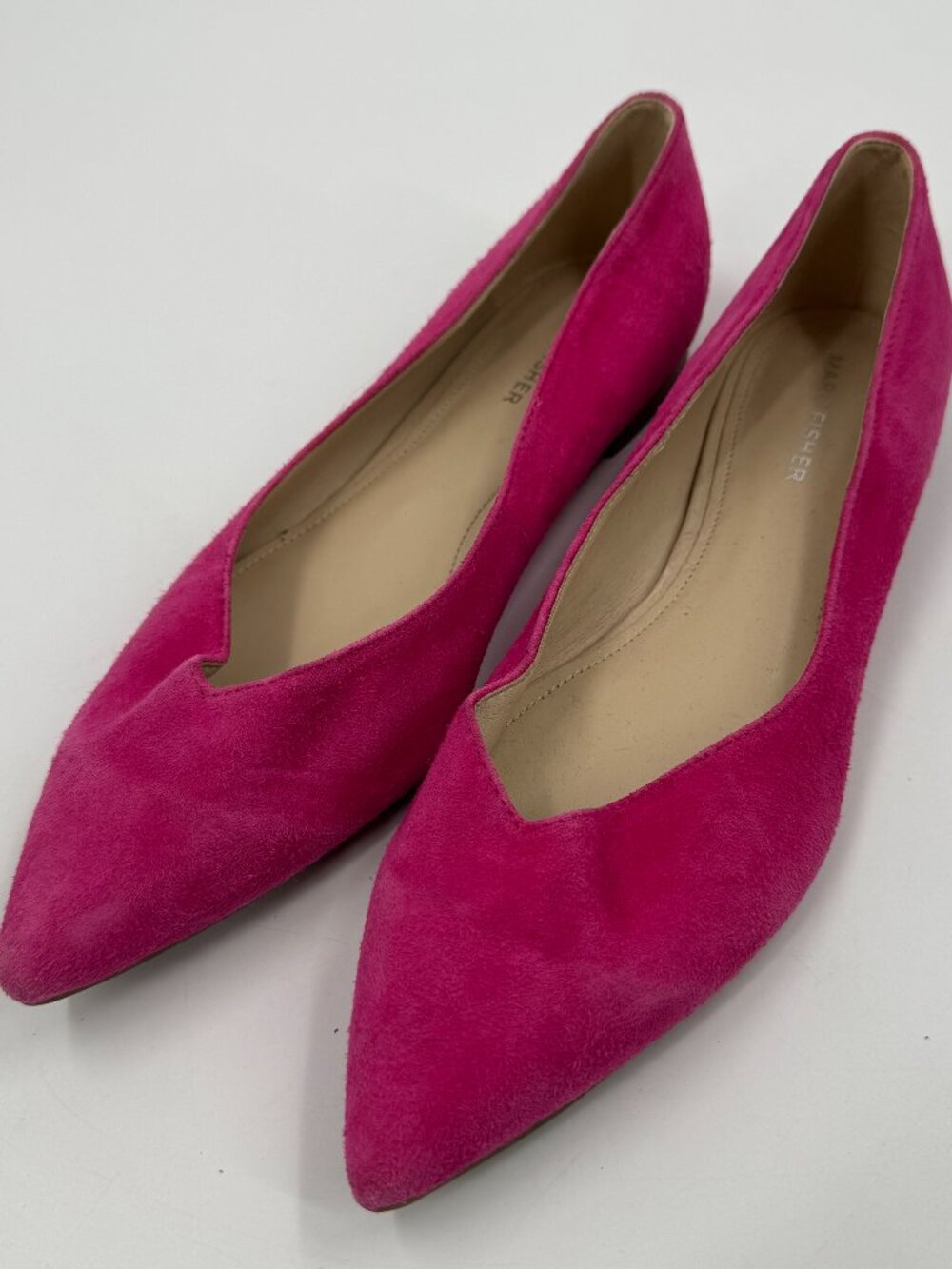 Marc Fisher Pointed Toe Flats Womens 8.5 Fuchsia Pink Suede Notched V Topline